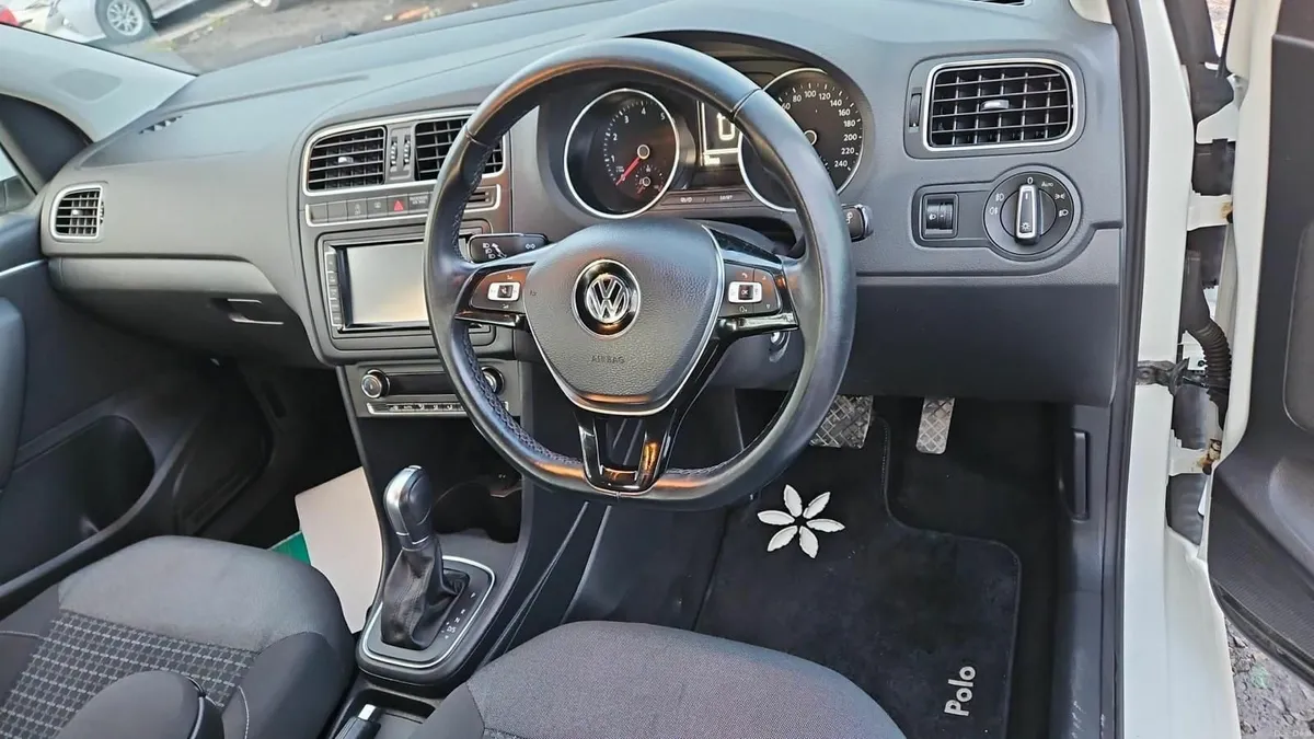 Volkswagen Polo 2016  low mileage 31000km - Image 3