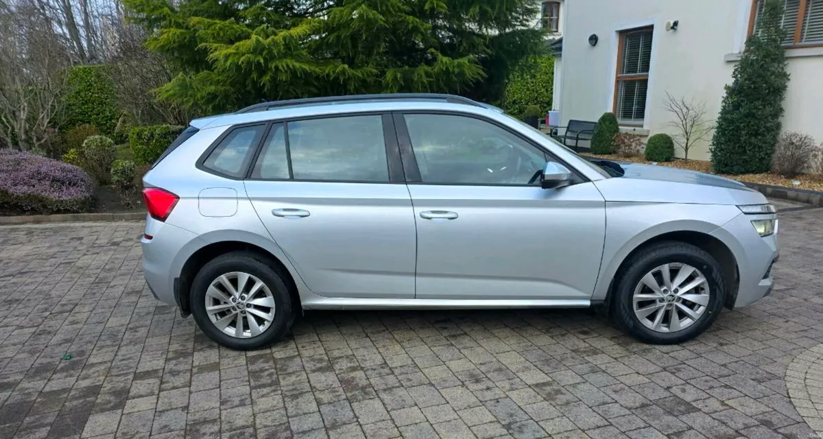 SKODA KAMIQ 23 SUV. - Image 3
