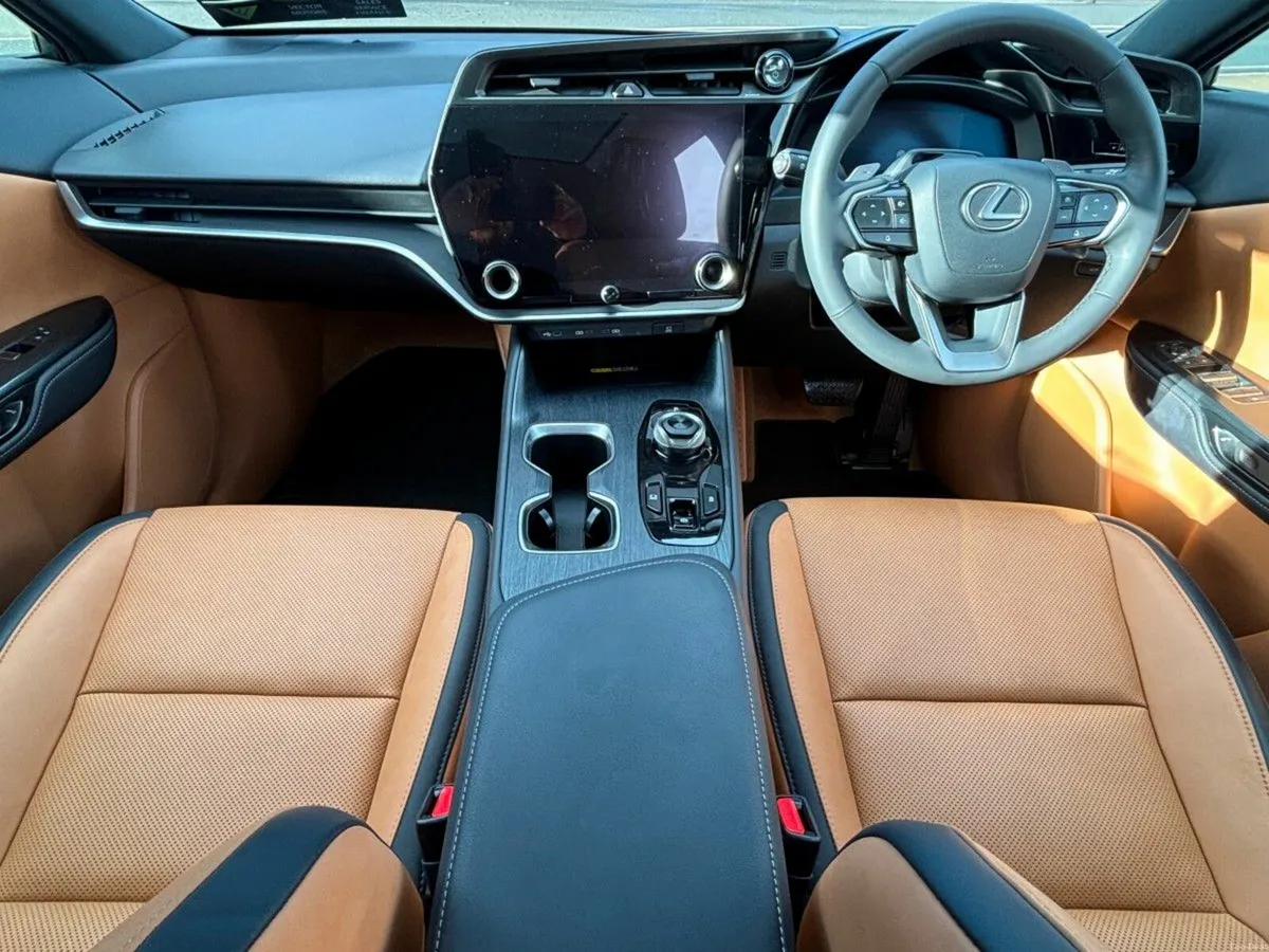Lexus RZ 450 E PREMIUM PLUS PAN ROOF - Image 2