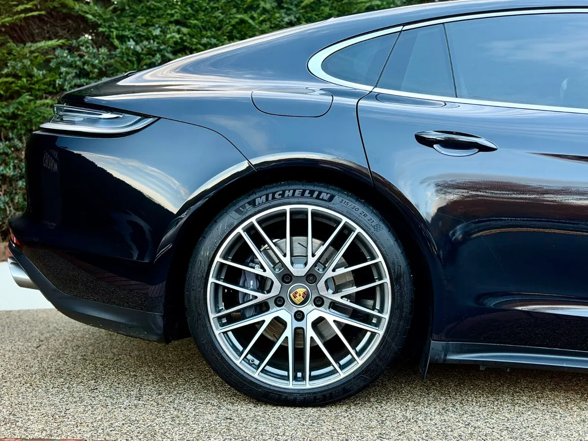 Porsche Panamera 2.9 V6 Hybrid 462BHP huge spec - Image 4