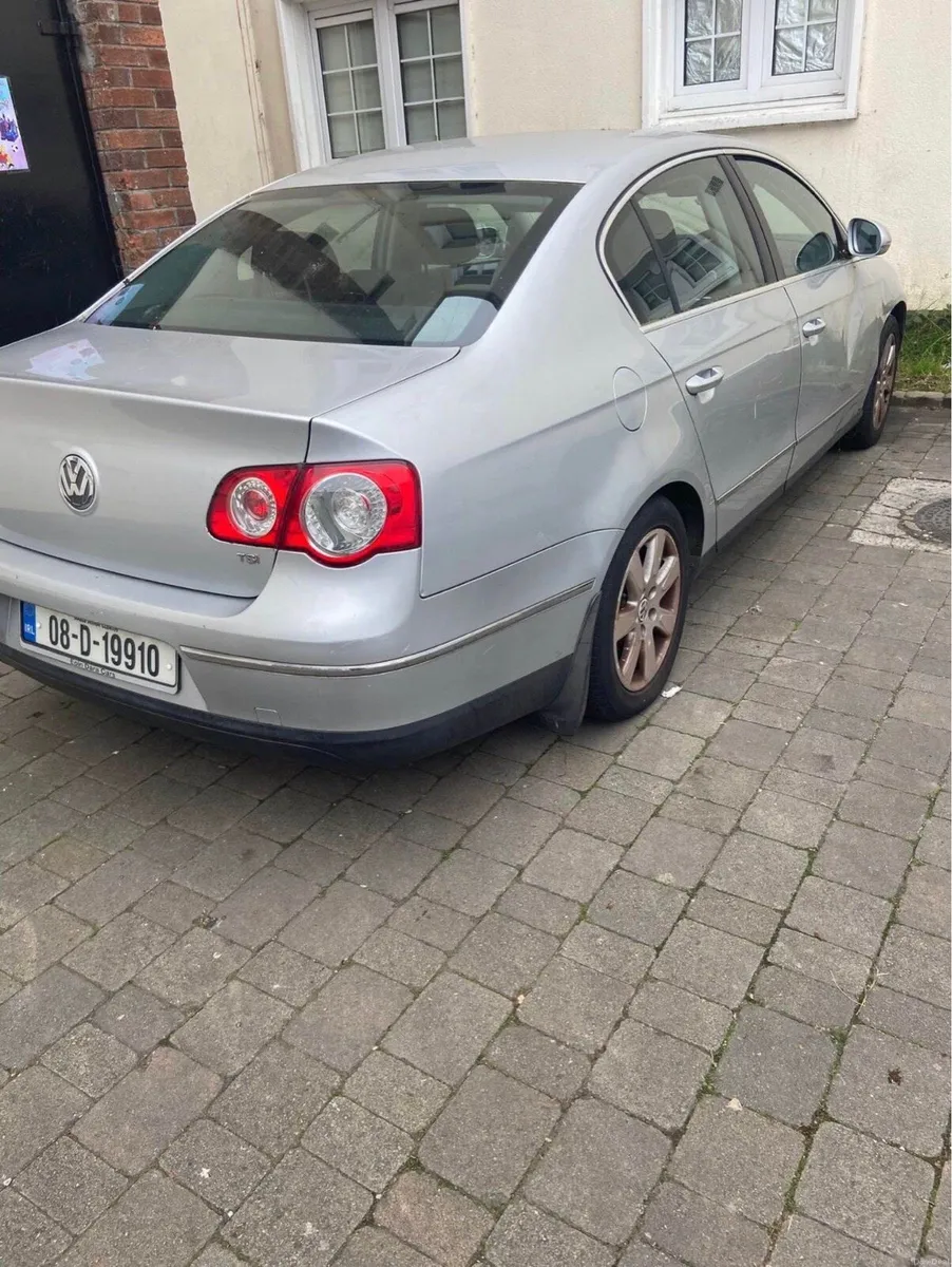 Volkswagen Passat 1.4 petrol tSI - Image 1
