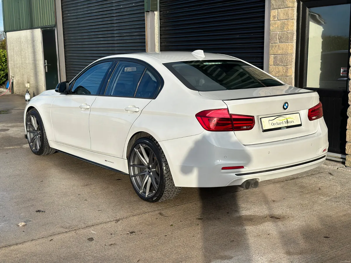 BMW 3-Series,  320i Sport 2016 - Image 3