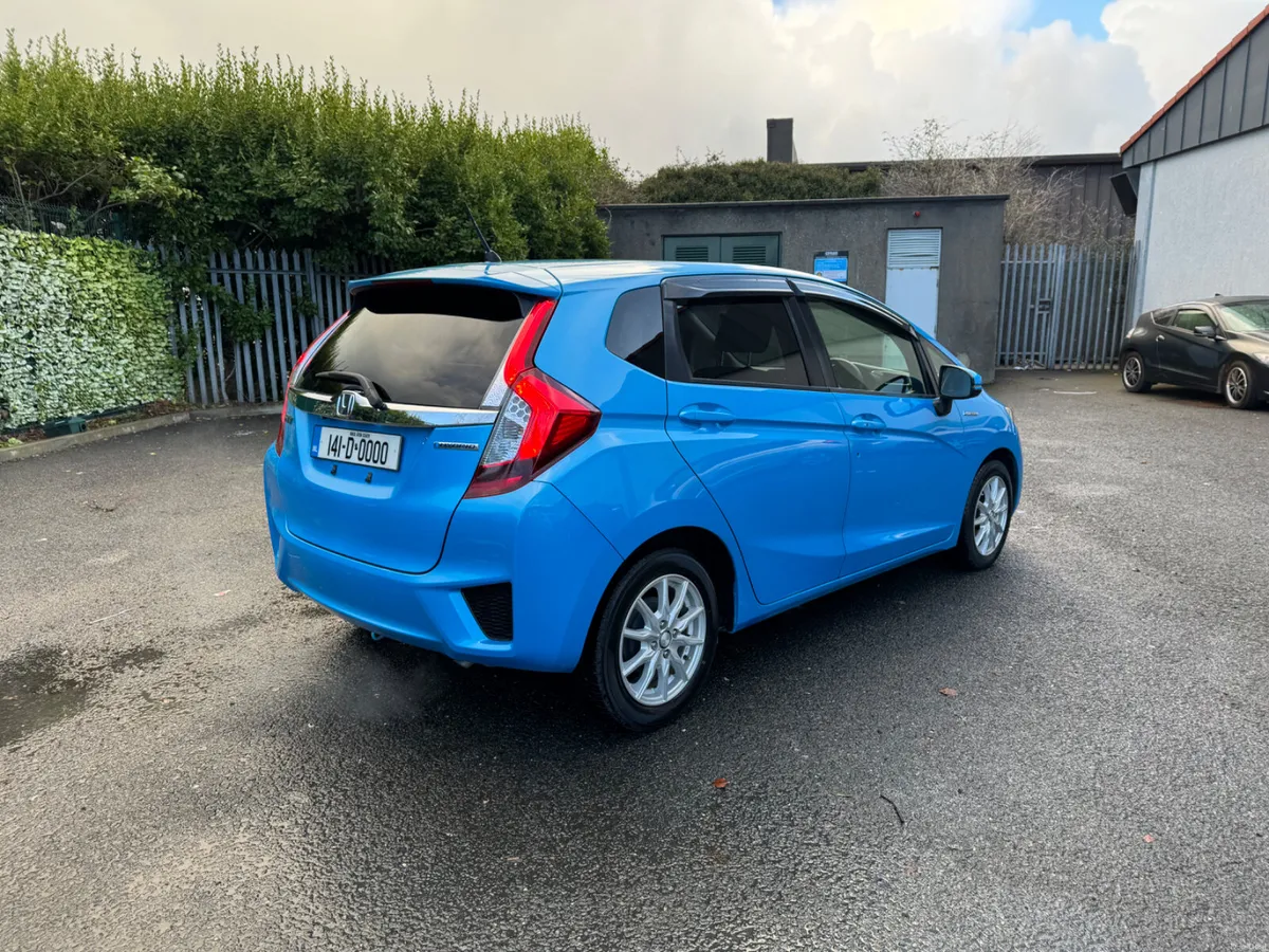 Honda Fit 1.5 Hybrid Automatic - Image 4