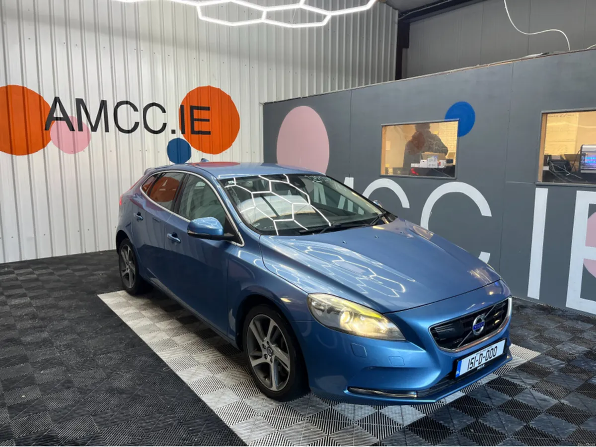 Volvo V40 2015 VOLVO V40 D4 SE 2.0 AUTOMATIC / CRU - Image 1