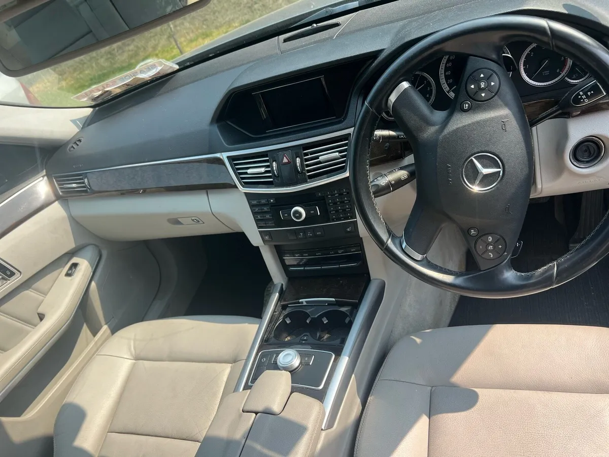 MERCEDES E CLASS 2012 - Image 4