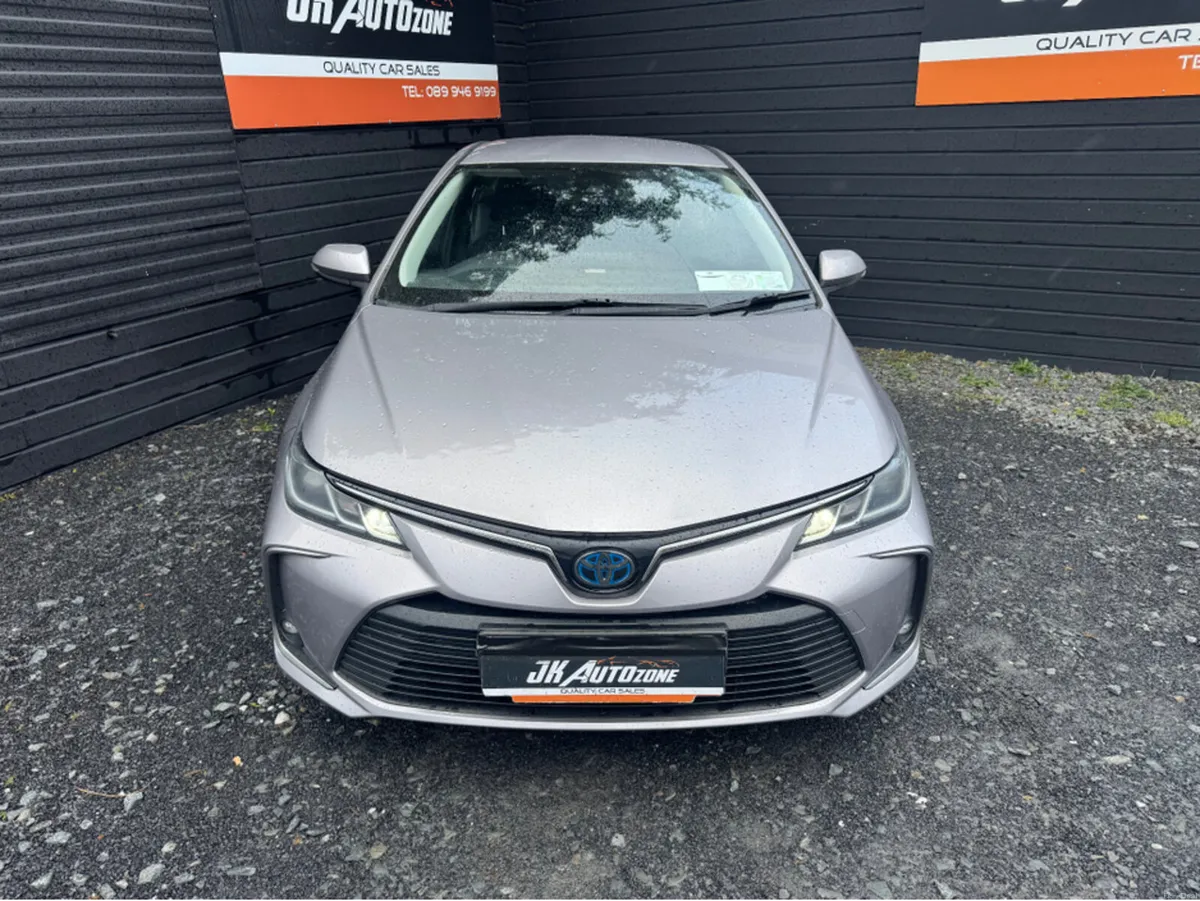 Toyota Corolla 1.8 HYBRID SALOON - Image 2