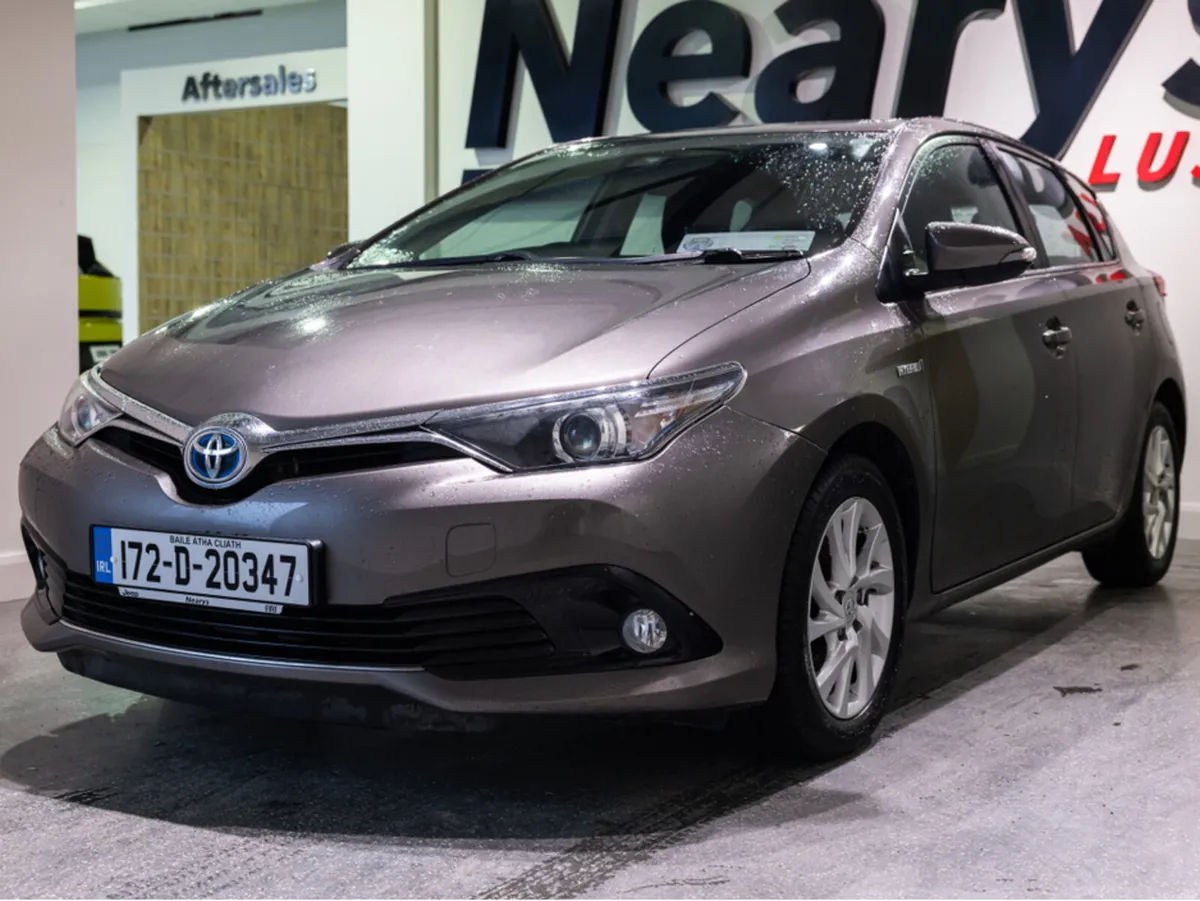 Toyota Auris HYBRID LUNA 4DR AUTO - Image 3