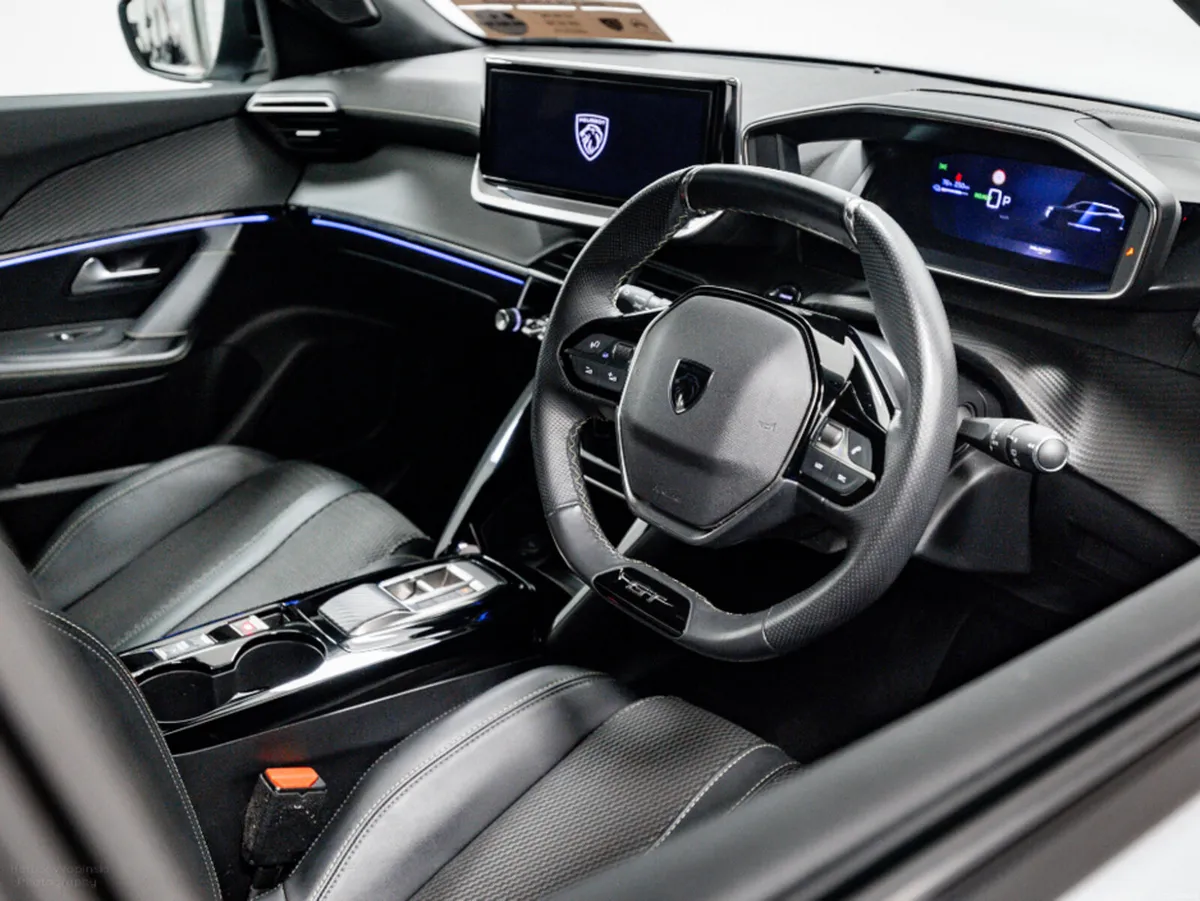 Peugeot 2008 E-GT 54kWh Auto 156HP - Image 2