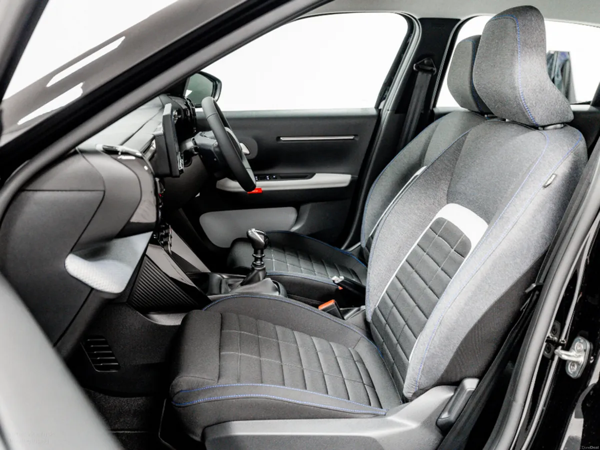 Citroen C3 *Demo vehicle* Plus 1.2 Petrol 100HP - Image 6