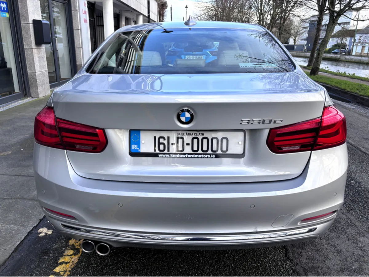 BMW 3-Series 330e LUXURY SALOON - Image 4