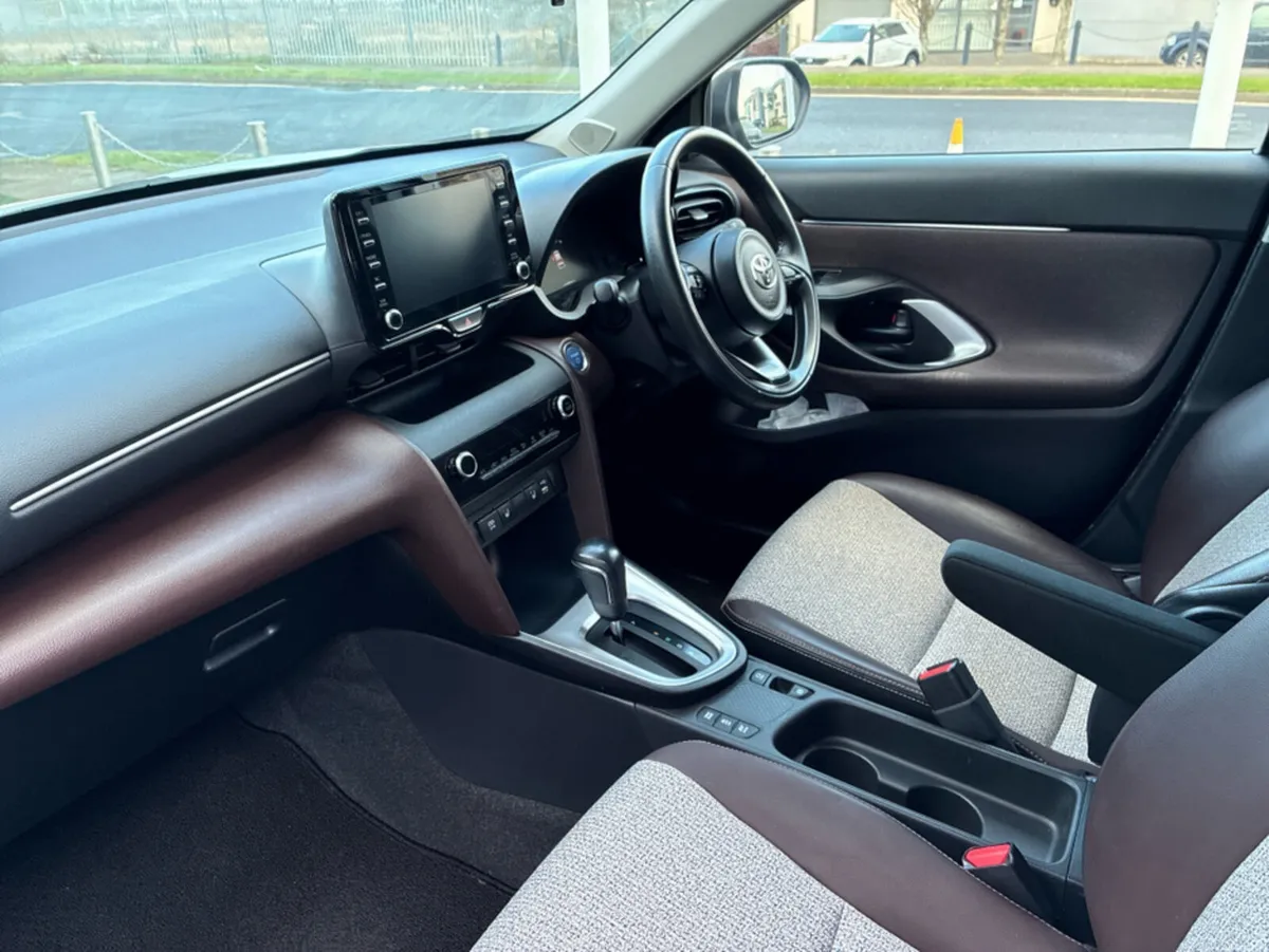 Toyota Yaris Cross 1.5L Petrol Hybrid Automatic - Image 3