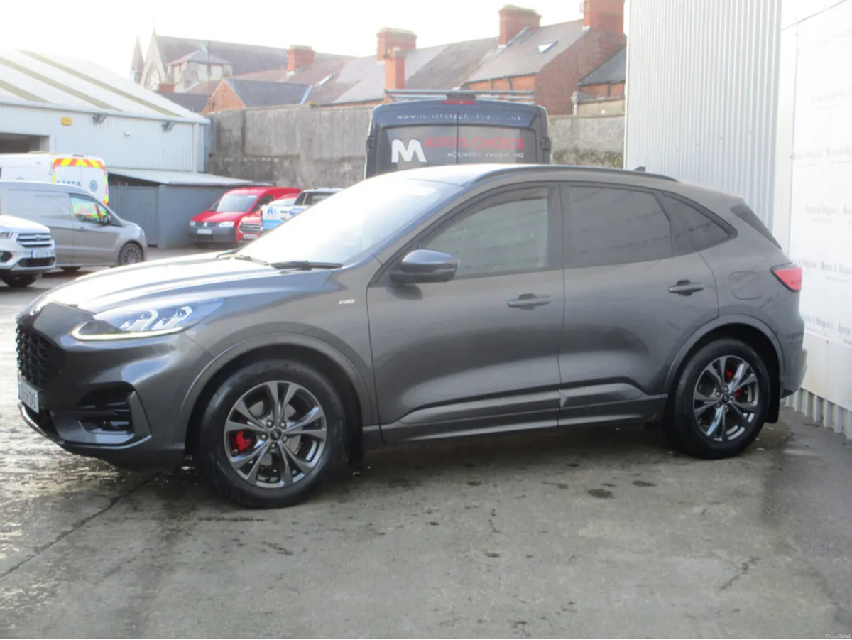 Ford Kuga ST-LINE X 5DR 1.5 TD 120 S6. LOW KMS IRI - Image 3
