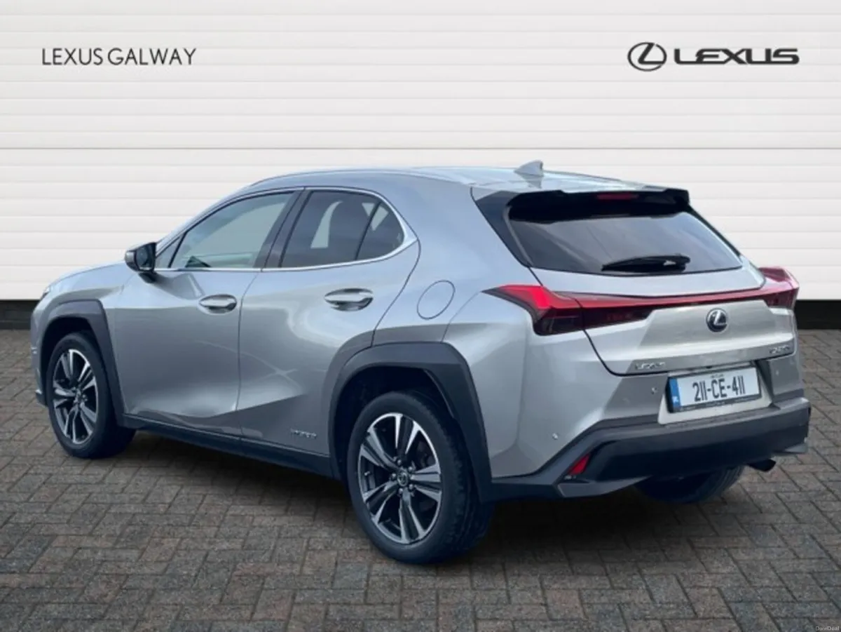 Lexus UX Luxury FWD (Car Play std) // Remote Centr - Image 2