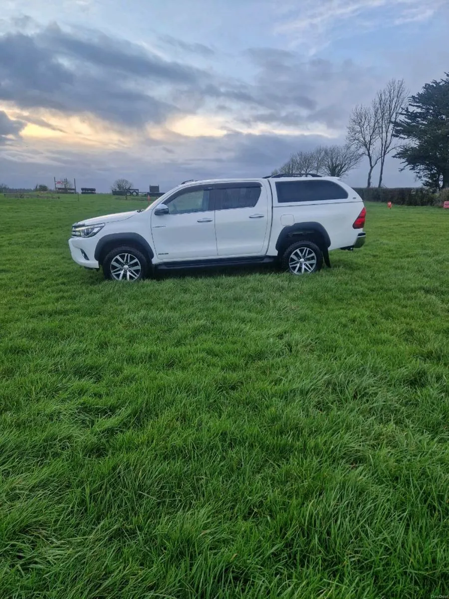Toyota Hilux invincible - Image 4