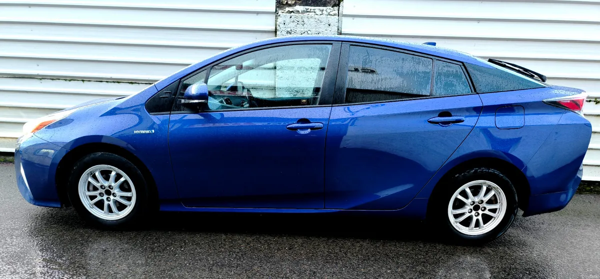 Toyota Prius 2017 BUSINESS EDITION - Image 3