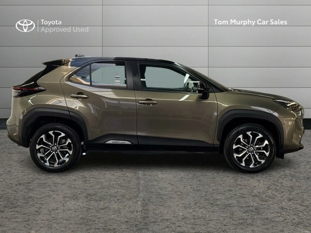 Toyota Yaris Cross CROSS LUNA SPORT 4DR AUTO - Image 3