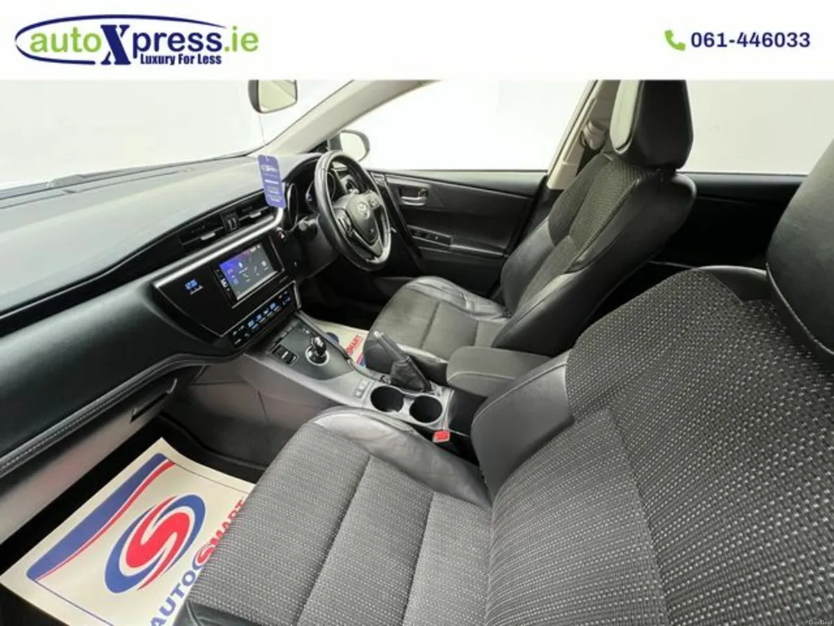 Toyota Auris 1.8 Automatic, Hybrid, Reversing came - Image 4