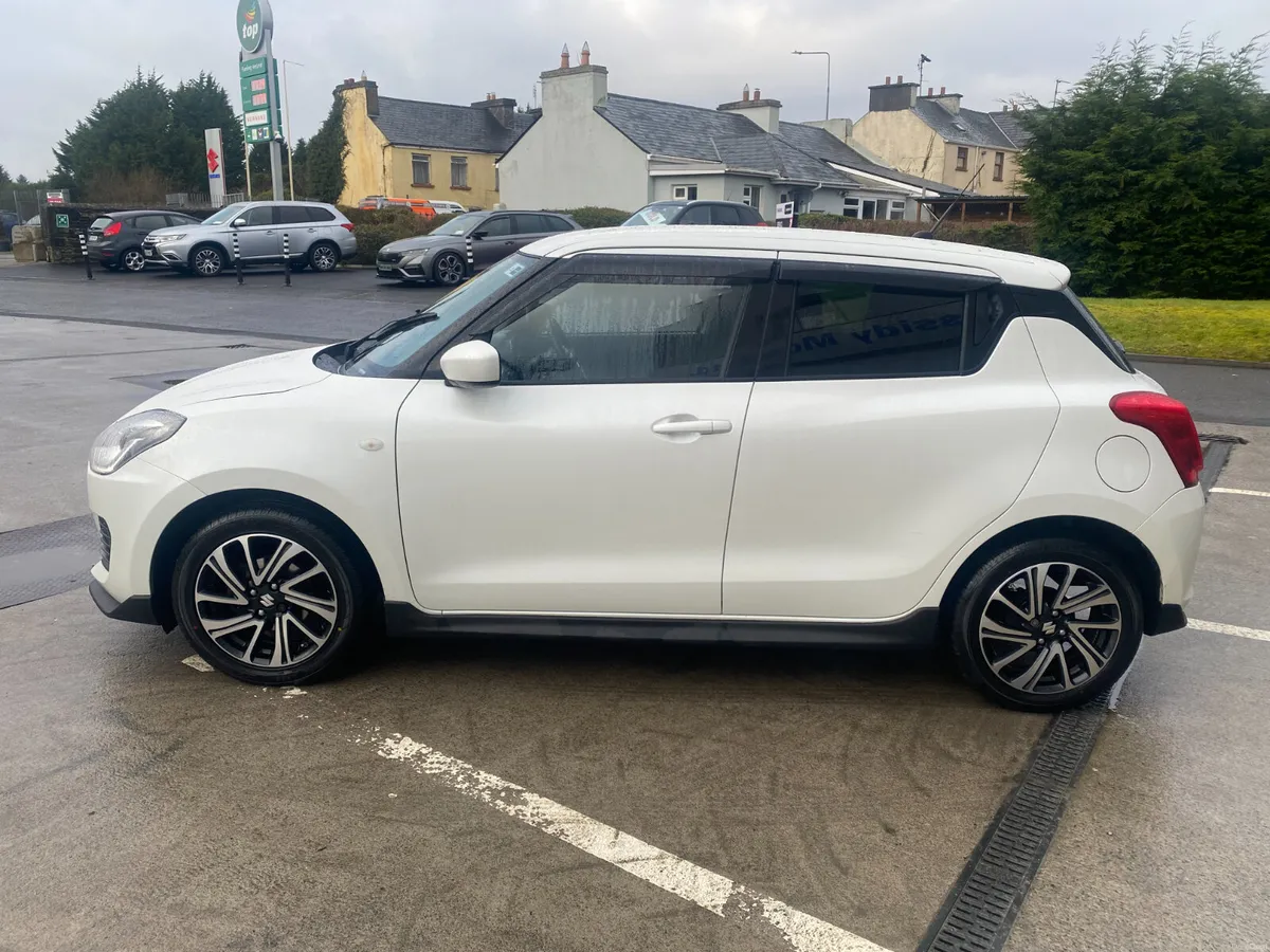 Suzuki Swift **BLACK EDITION** - Image 4