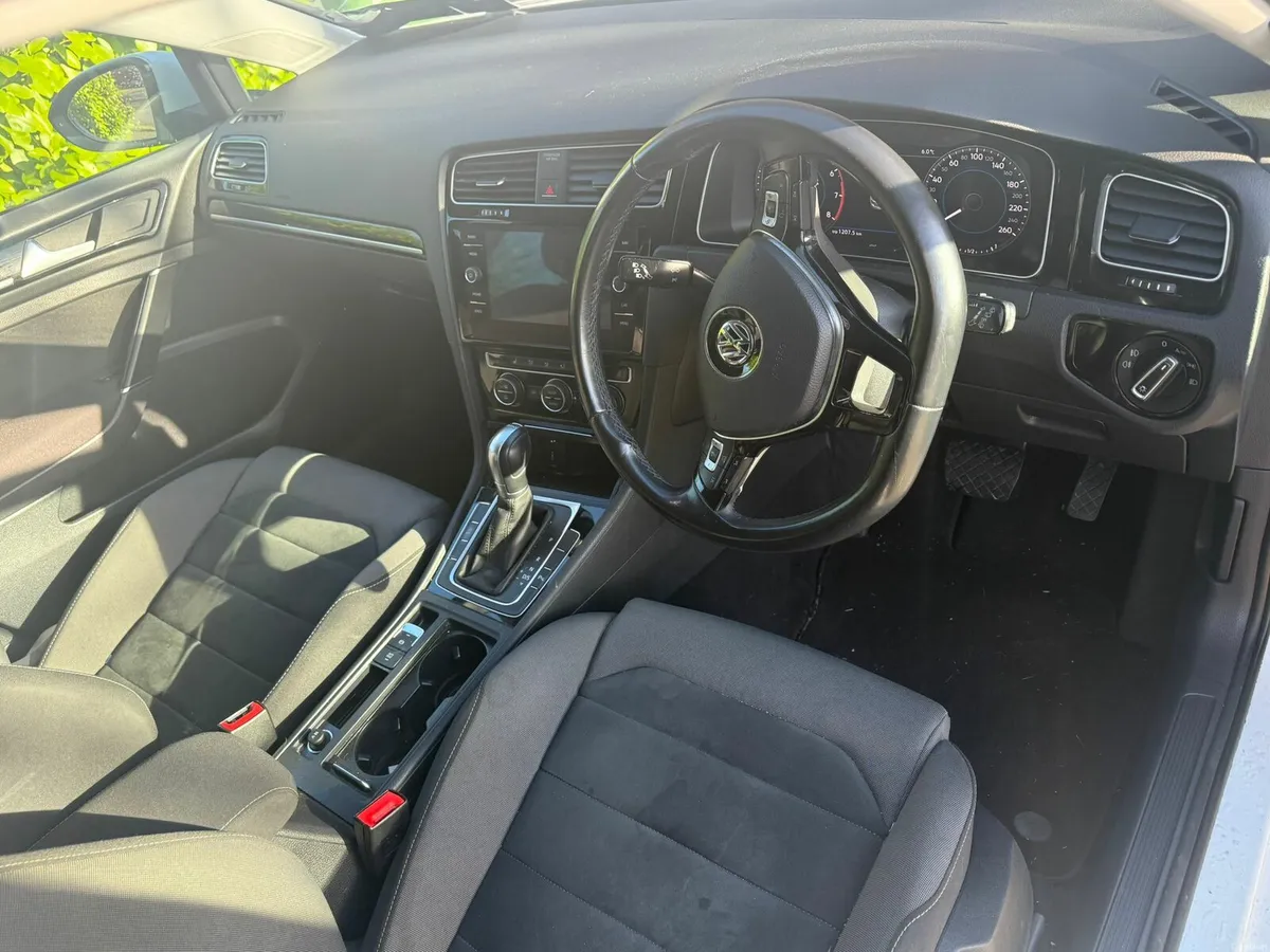 Volkswagen golf - Image 4