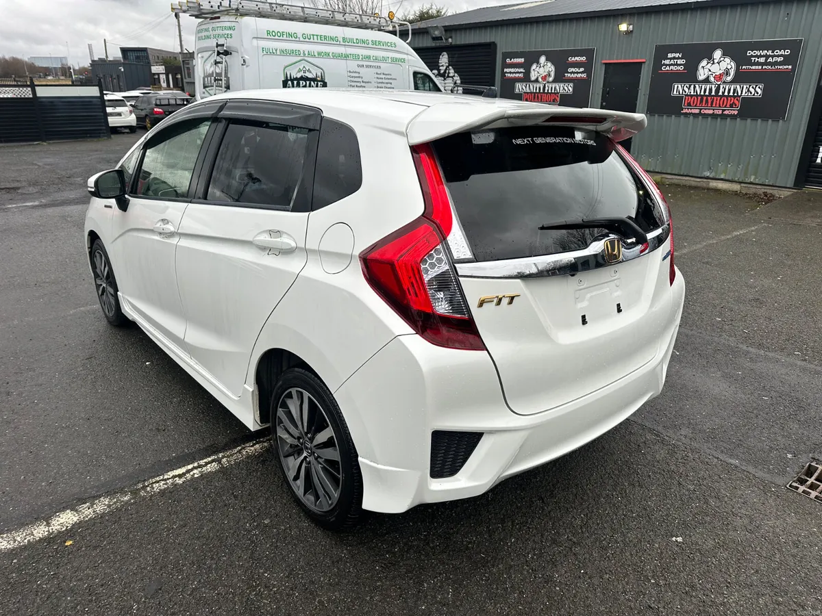 2015 HONDA FIT HYBRID 1.5L  AUTOMATIC FULL OPTION - Image 3