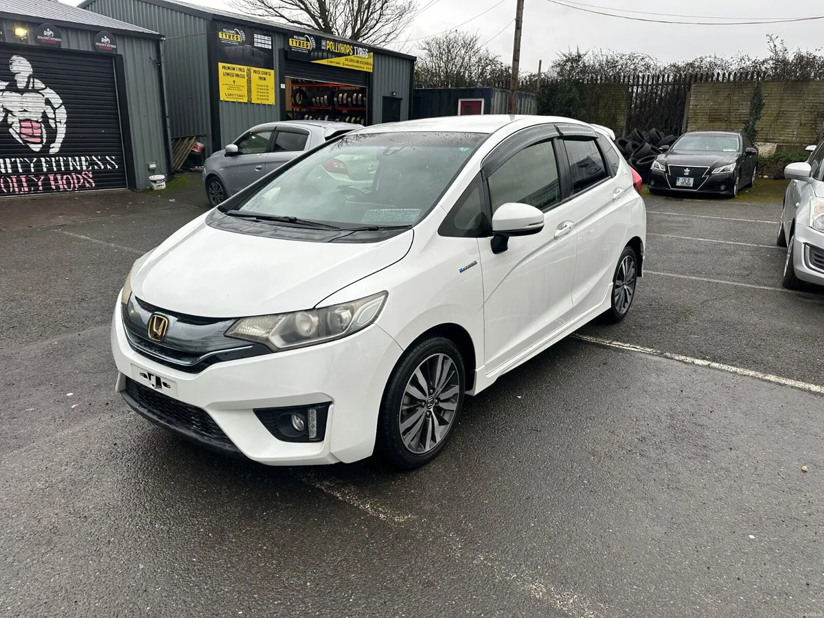 2015 HONDA FIT HYBRID 1.5L  AUTOMATIC FULL OPTION - Image 2