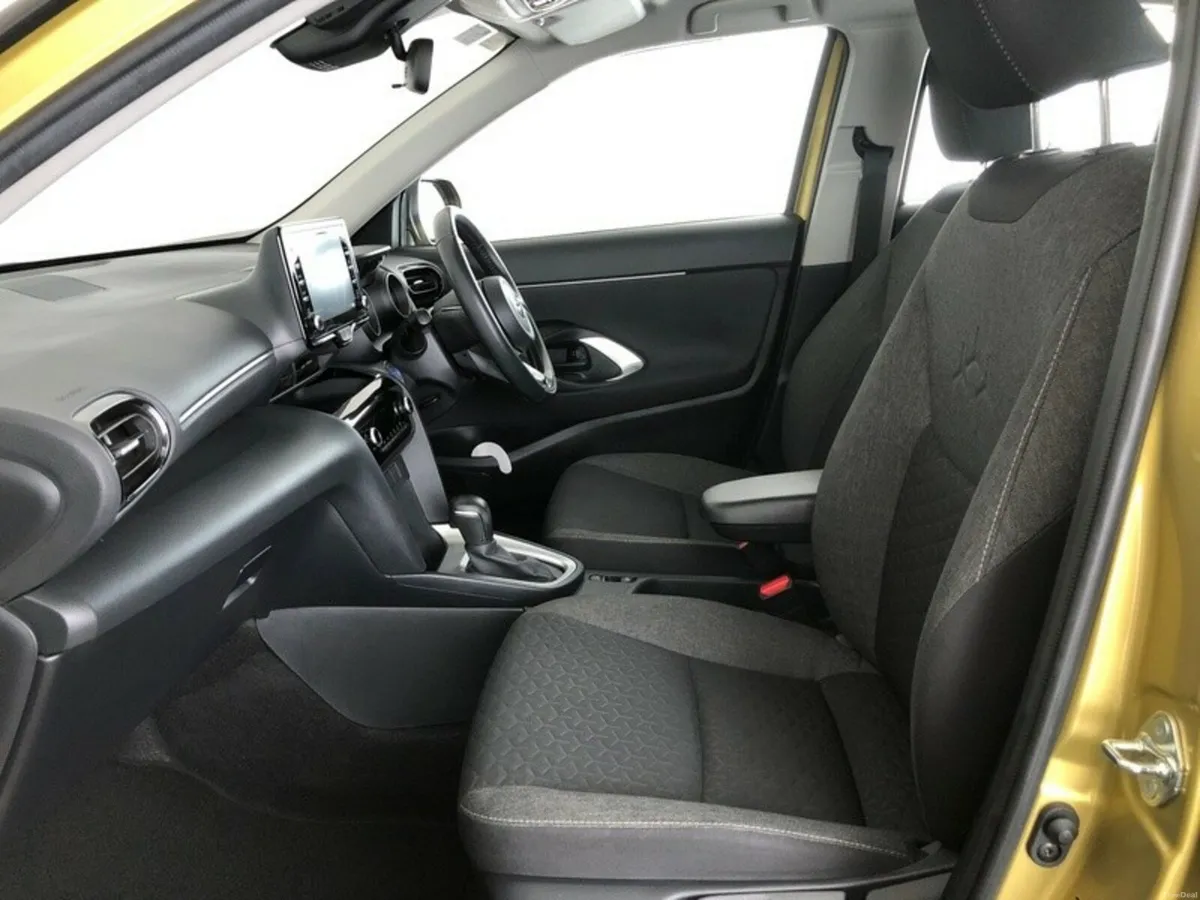 Toyota Yaris Cross YARIS CROSS LUNA - Image 6
