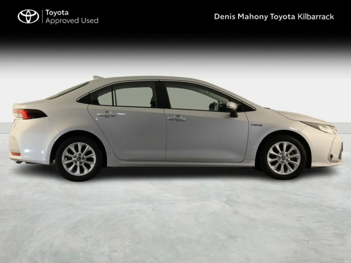 Toyota Corolla HYBRID LUNA SALOON - Image 3