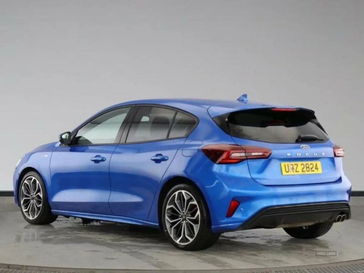 Ford Focus DIESEL HATCHBACK - Image 3