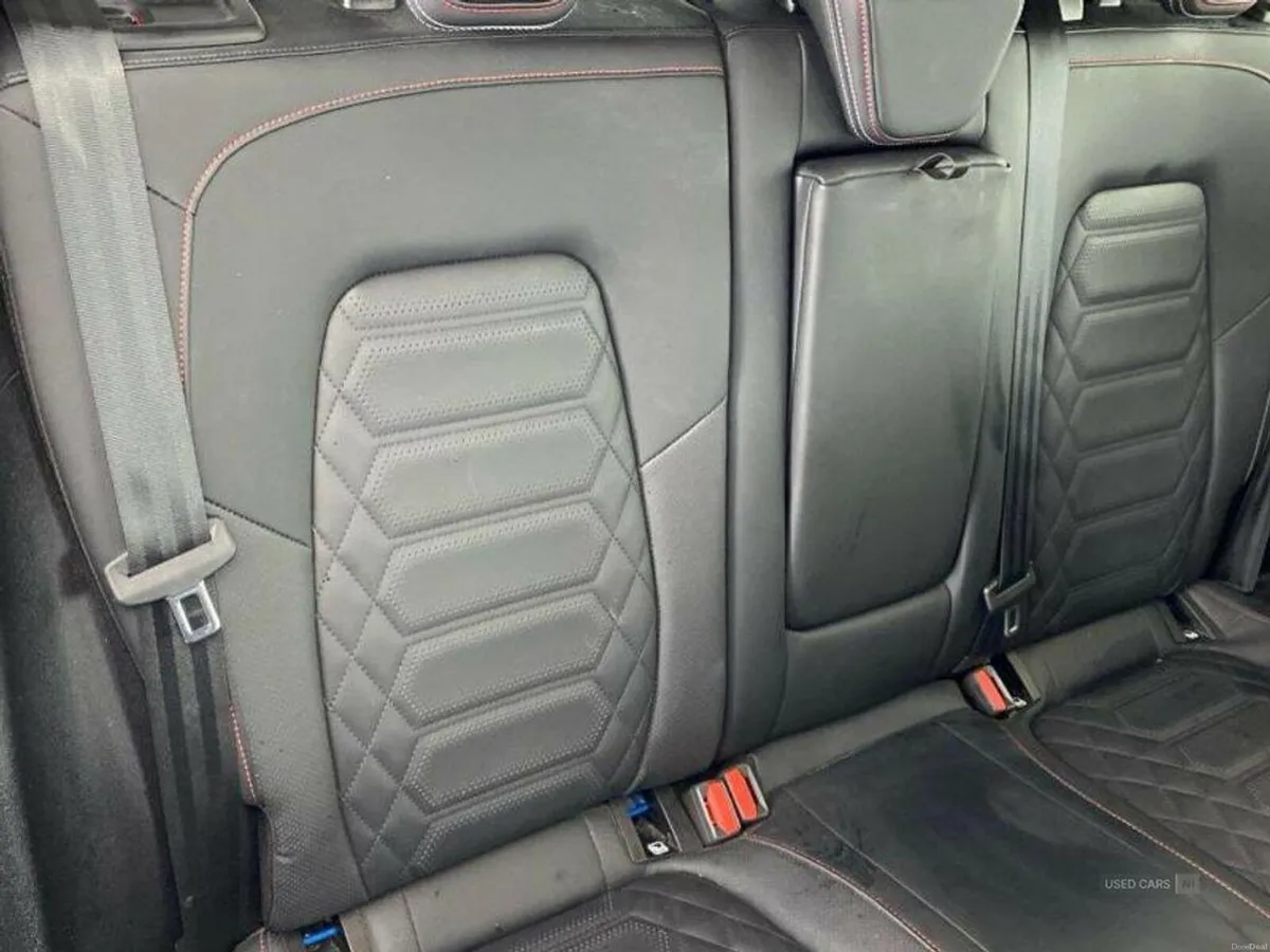 Ford Focus DIESEL HATCHBACK - Image 4