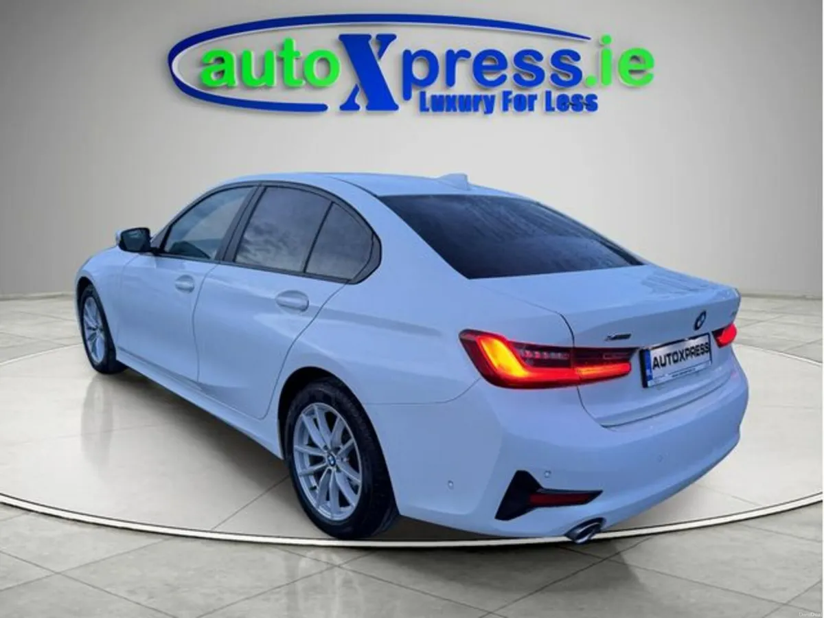 BMW 3-Series 320D XDRIVE 4WD Automatic, Reversing - Image 3
