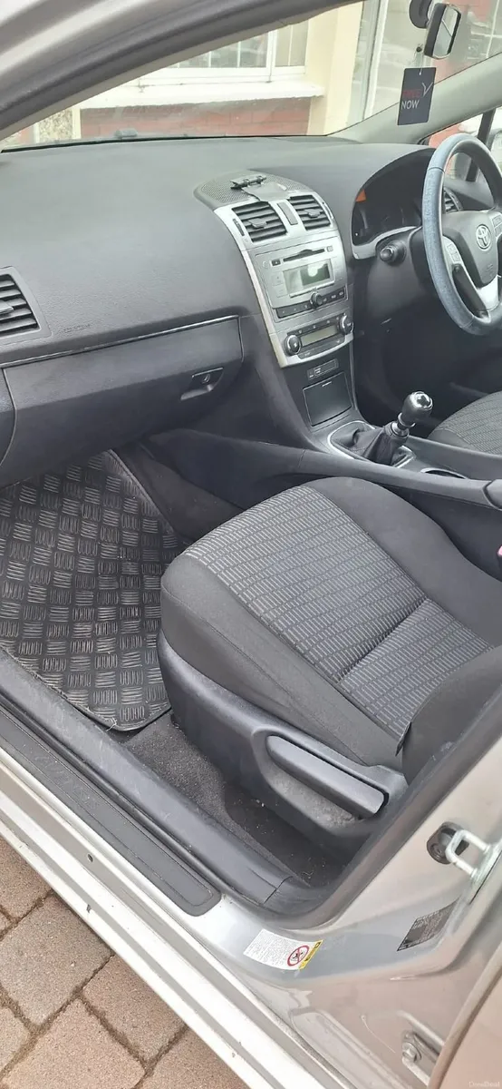 Toyota Avensis 2012 - Image 2