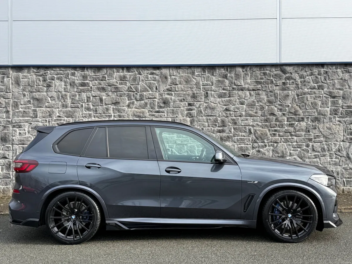 2022 BMW X5 M Sport Pro X-Drive  M Performance 45E - Image 4