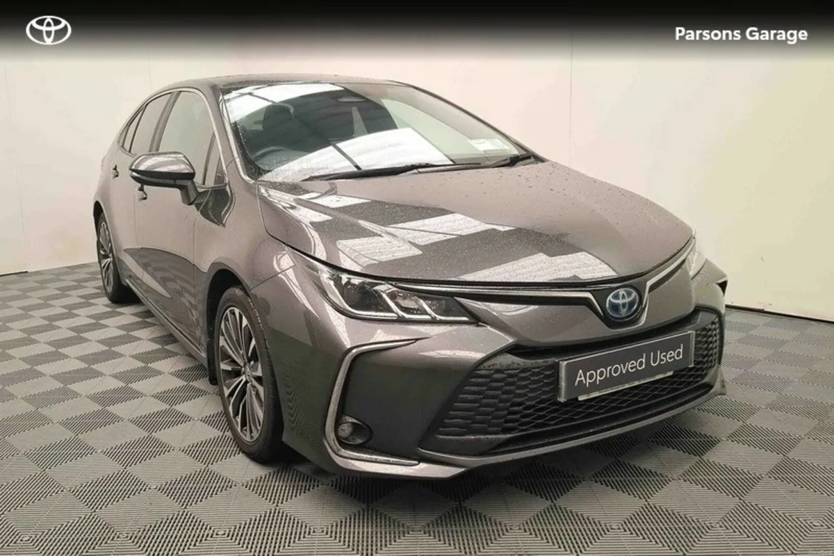 Toyota Corolla LUNA SPORT SALOON 4DR - Image 1