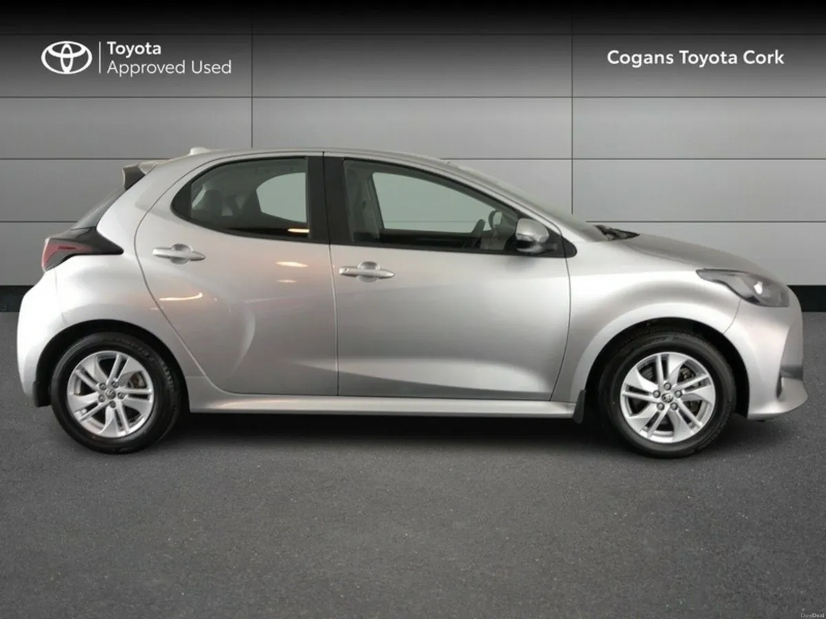 Toyota Yaris YARIS 1.5 HYBRID LUNA - Image 3