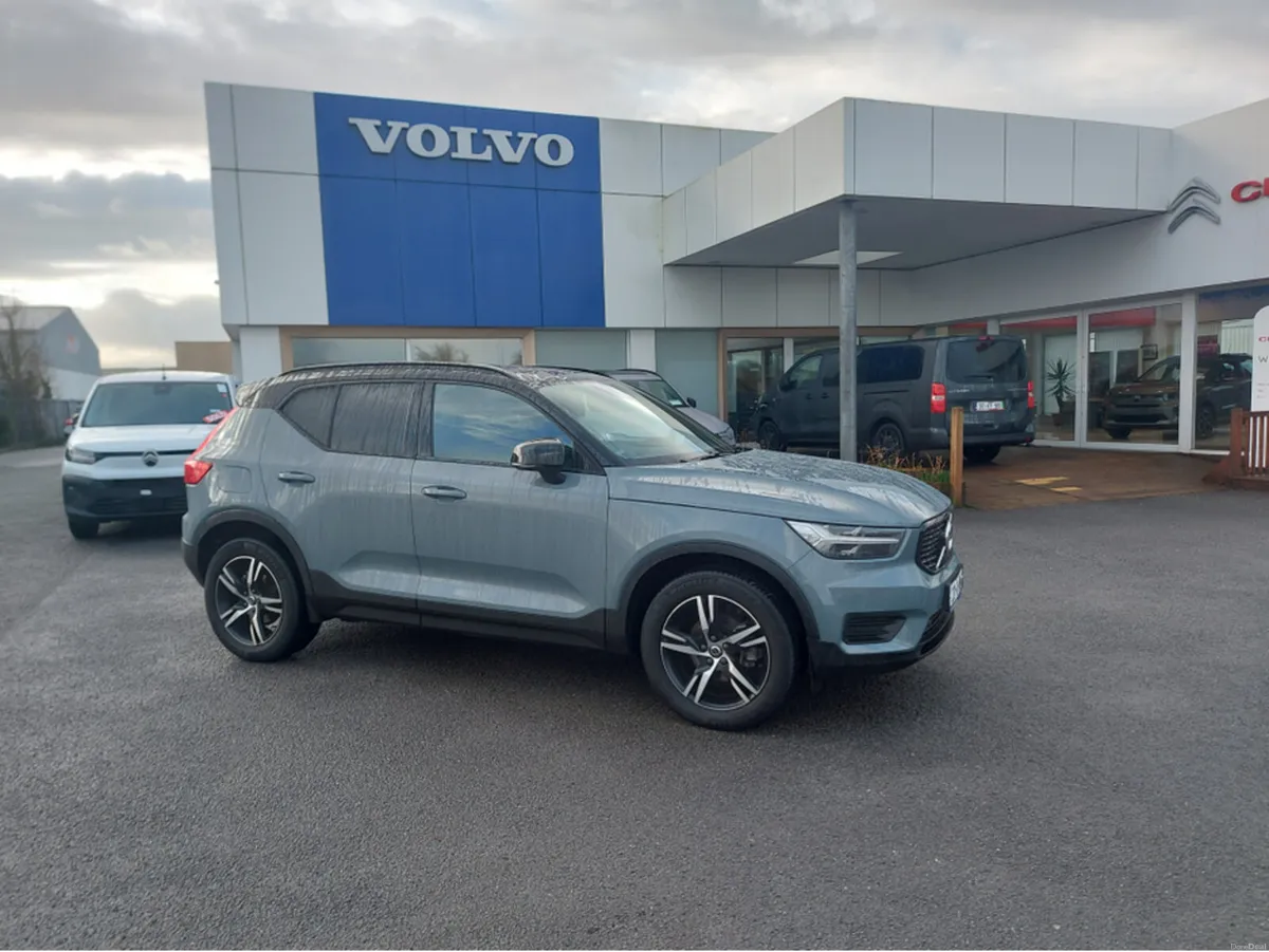 Volvo XC40 T2 P R-DESIGN MAN 5DR - Image 2