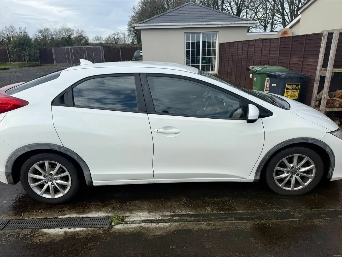 Honda Civic 2013 - Image 2