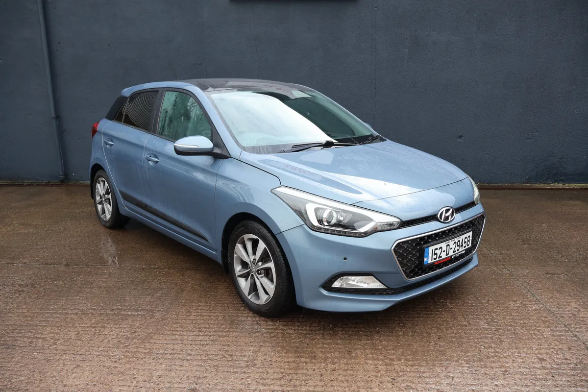 Hyundai i20 Premium Low Kms Pan Roof Heated Seats - Image 3