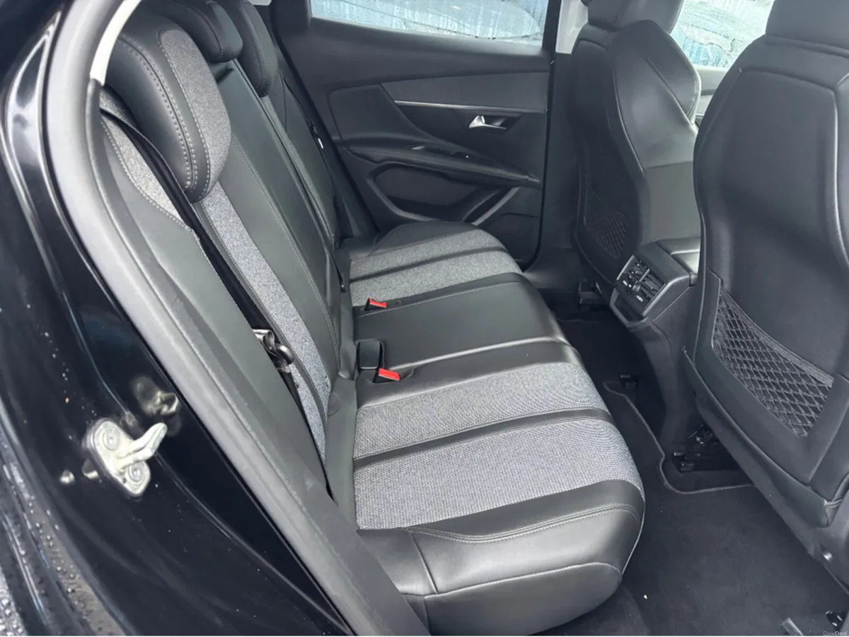 Peugeot 3008 ALLURE 1.5 HDI 130 AUTO 6 6.2 4DR - Image 3