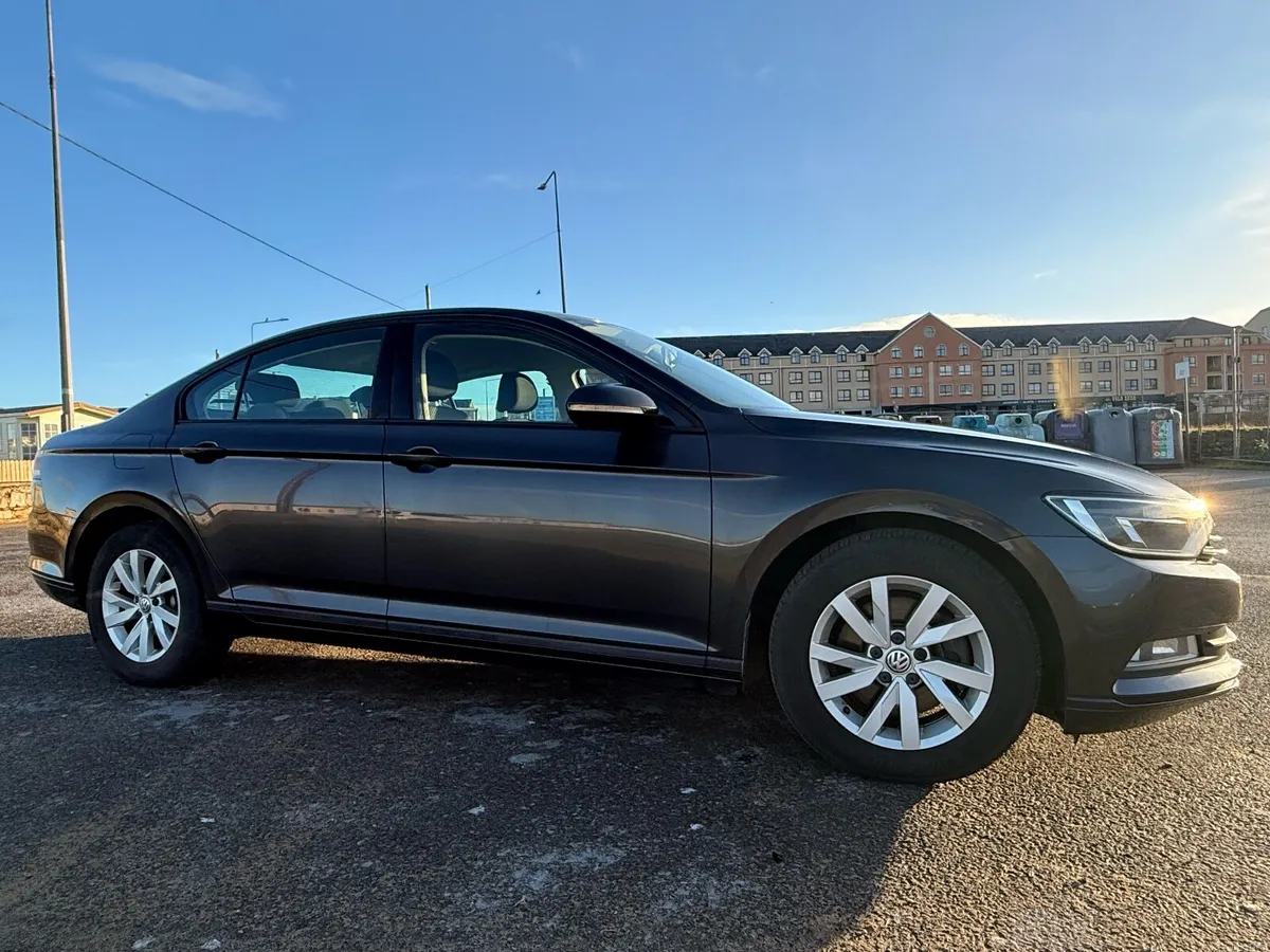 Volkswagen Passat 2018 - Image 3