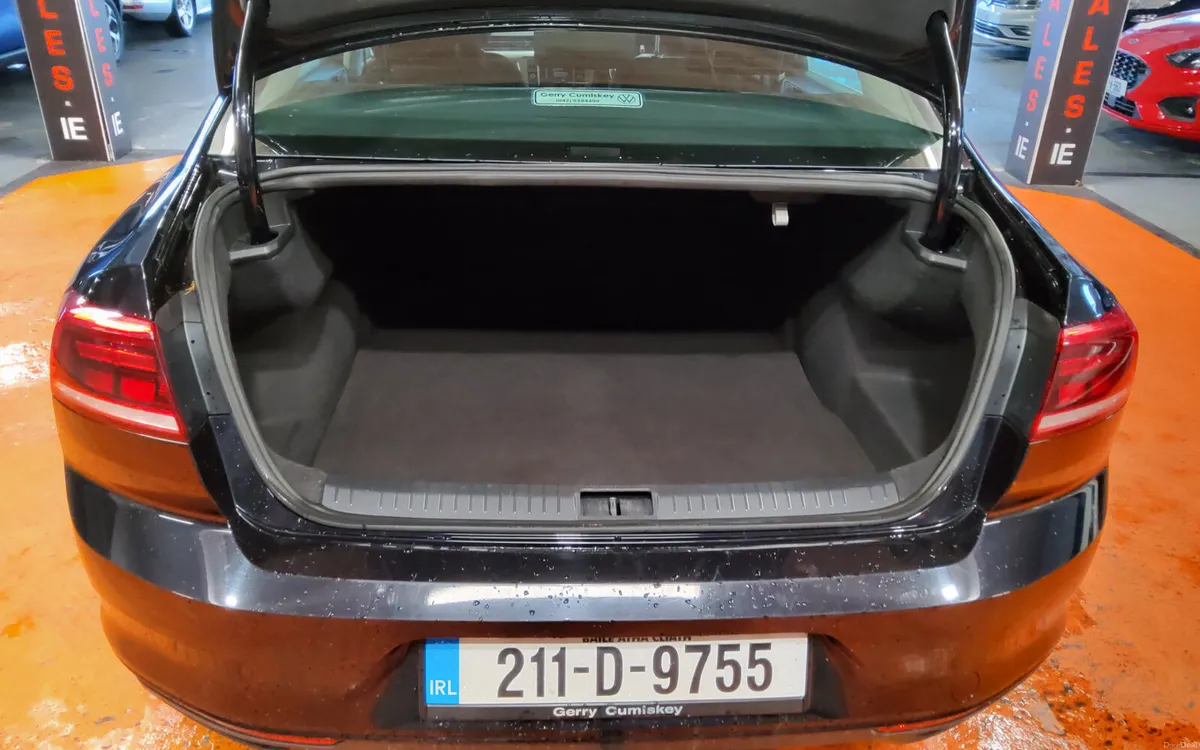 Volkswagen Passat 2021 - Image 3