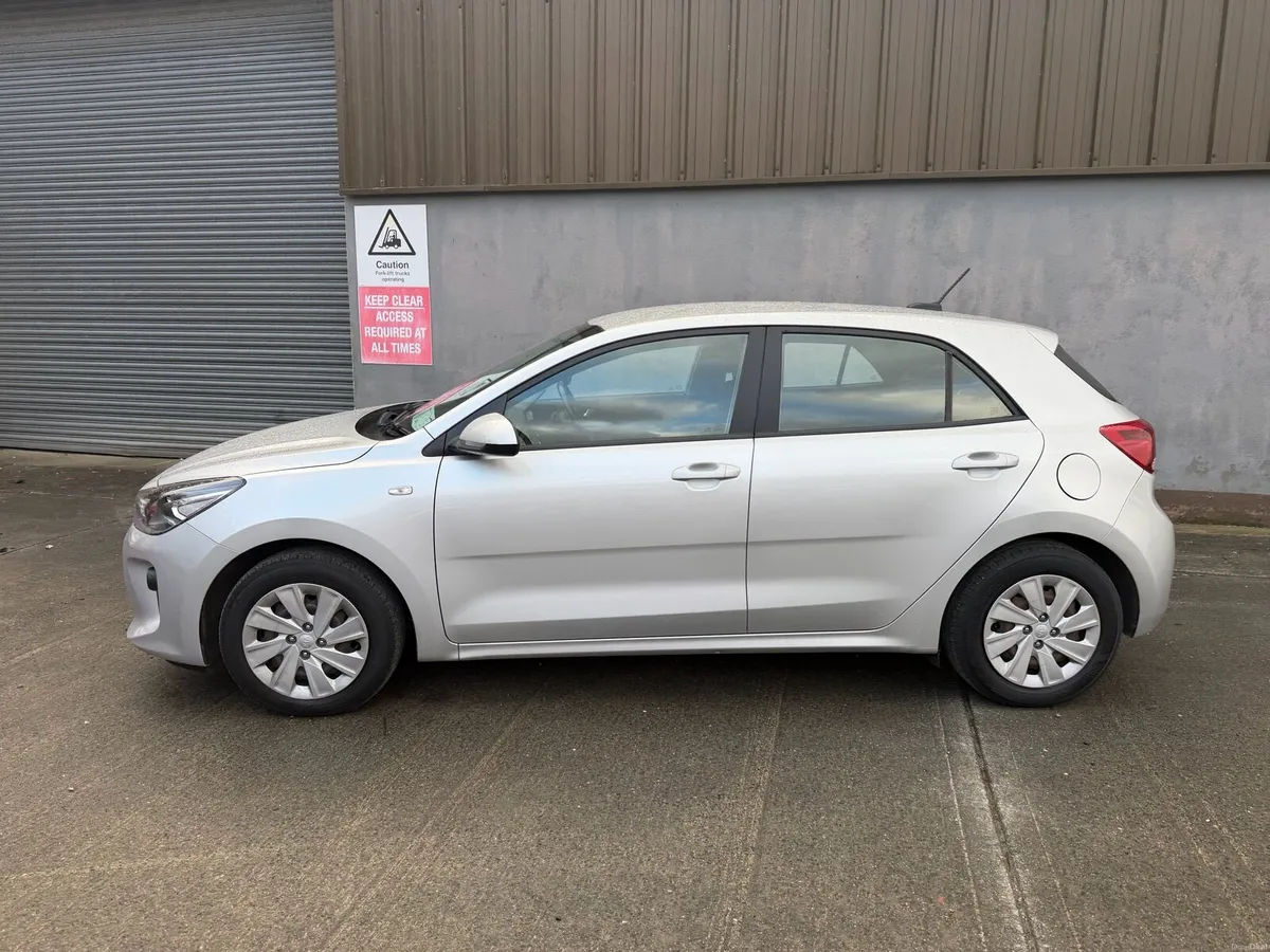 2020 Kia Rio   Low km - Image 3