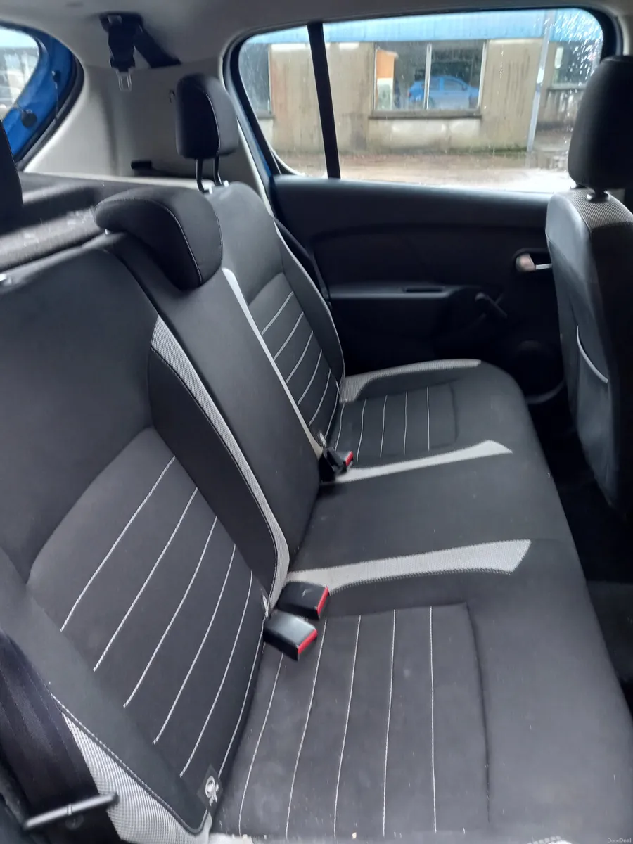 2017 Dacia Sandero Stepway 1.5 Diesel - Image 3