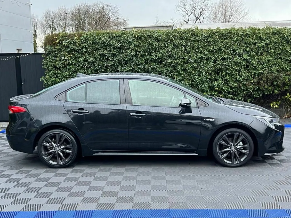 Toyota Corolla WXB 1.8 HYBRID // HEADS-UP DISPLAY - Image 2