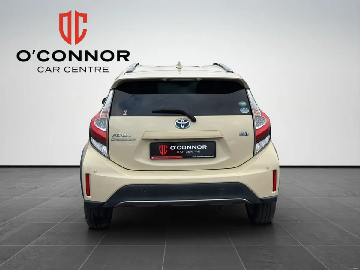 Toyota Aqua CROSSOVER - Image 2