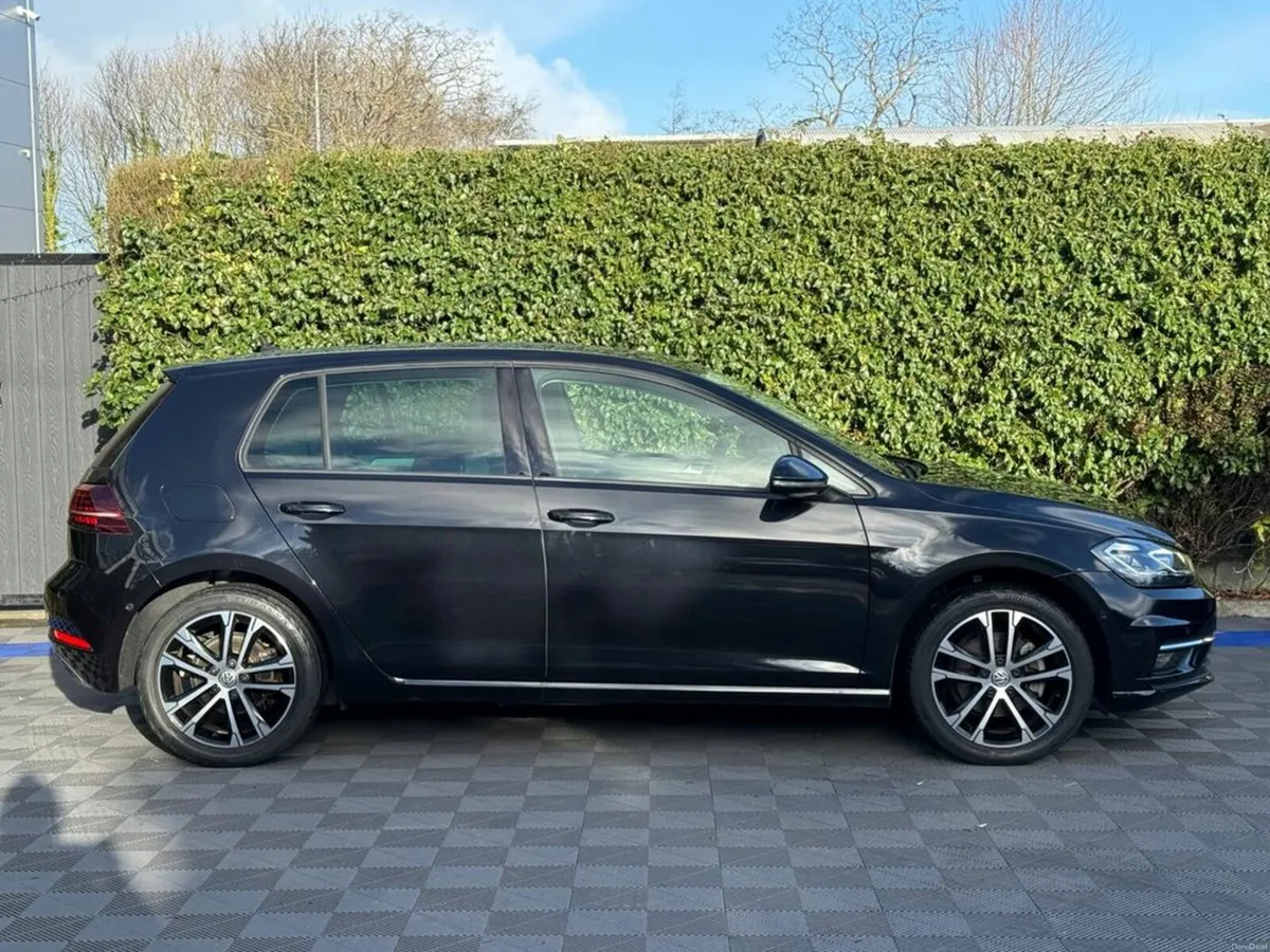 Volkswagen Golf 2.0 TDI ** HIGH SPEC ** // DIGITAL - Image 2