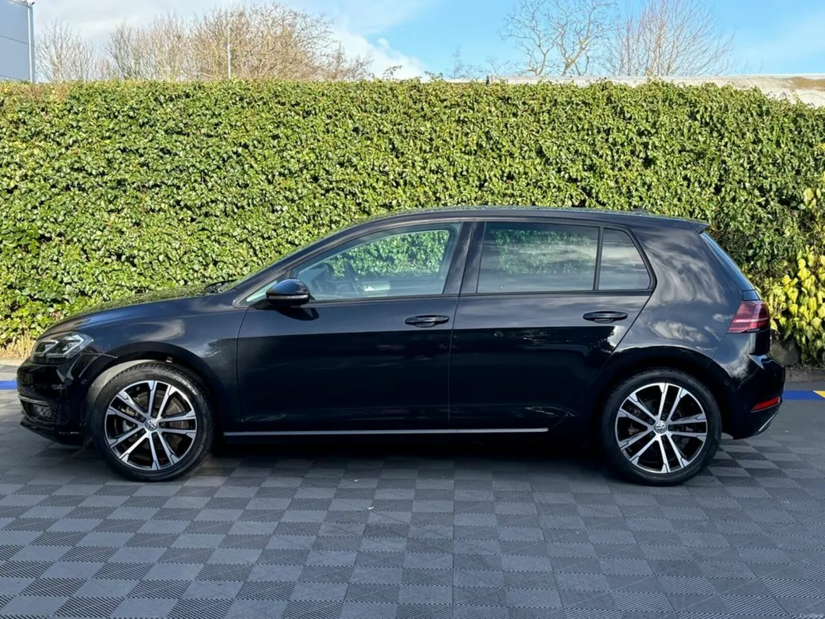 Volkswagen Golf 2.0 TDI ** HIGH SPEC ** // DIGITAL - Image 3