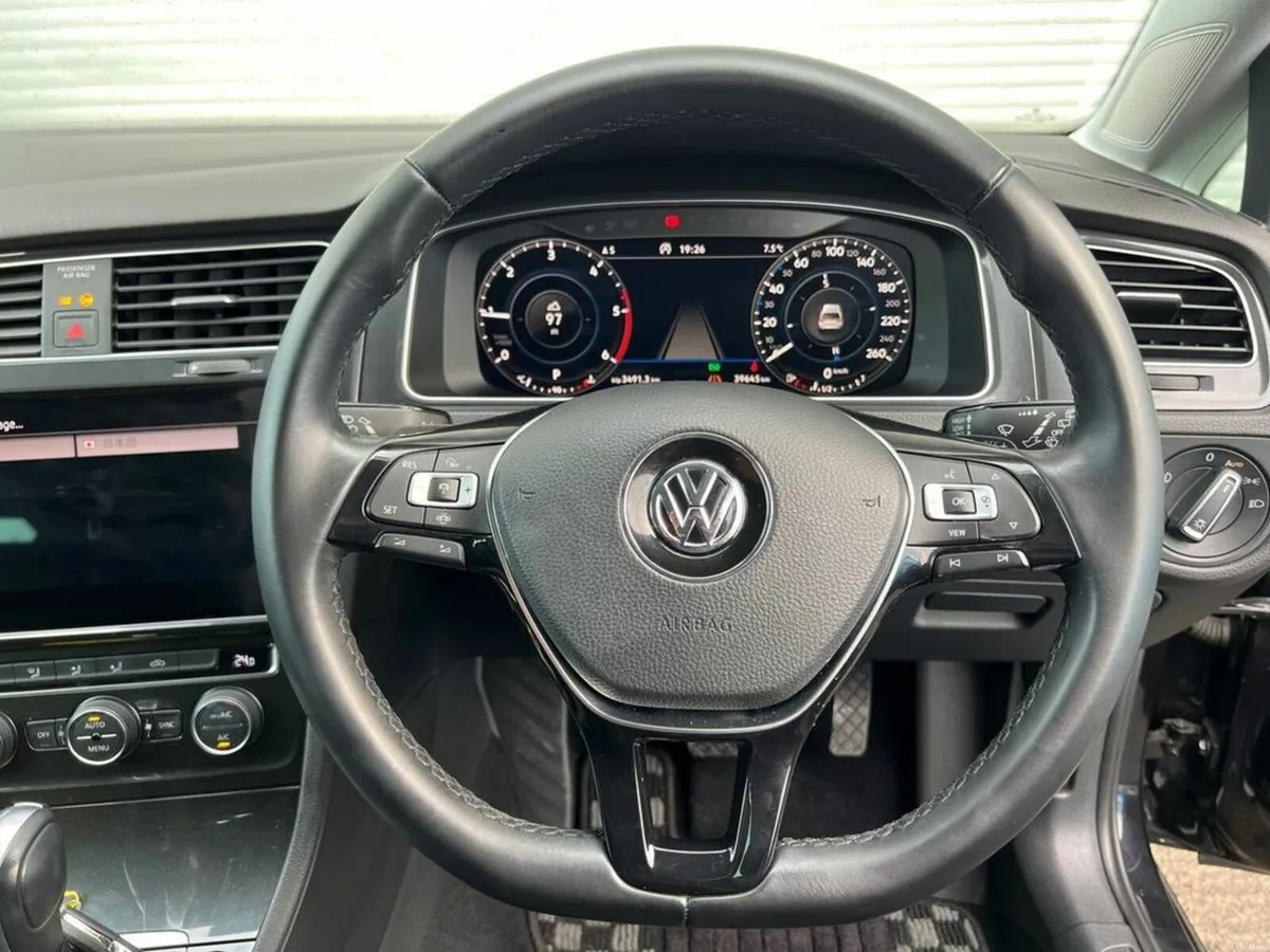Volkswagen Golf 2.0 TDI ** HIGH SPEC ** // DIGITAL - Image 4