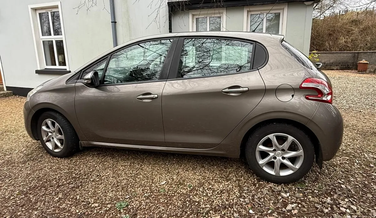 Peugeot 208 2014 - Image 4