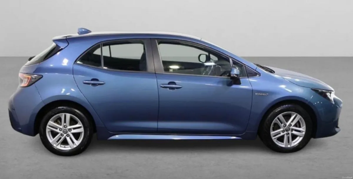 201 Toyota Corolla 1.8 Hybrid Automatic - Image 2