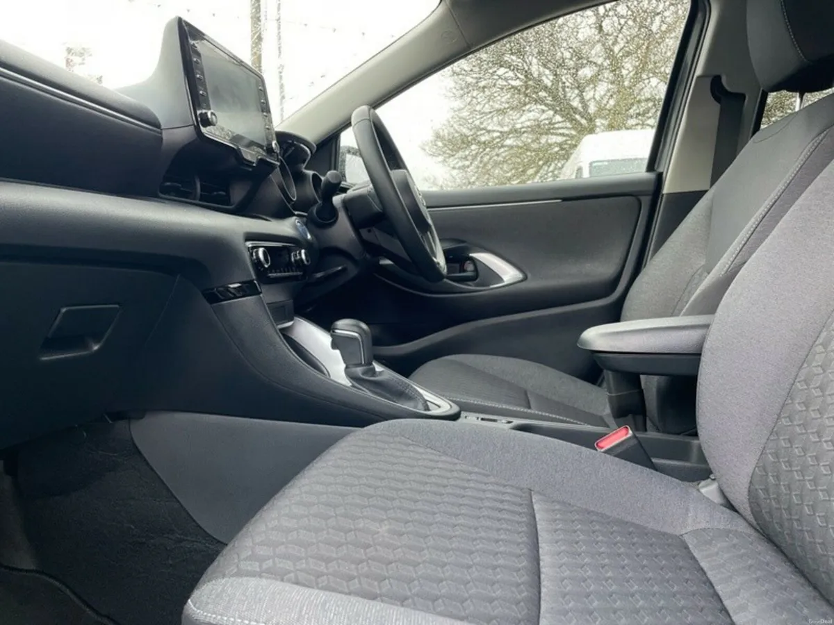 Toyota Yaris YARIS 1.5 HYBRID L/SPORT - Image 6